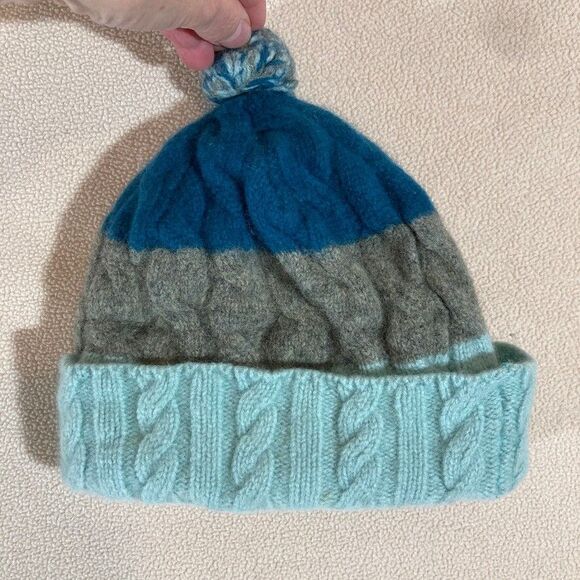 Patagonia‎ Women’s Blue/Grey Pom Beanie Hat OS - Picture 5 of 7